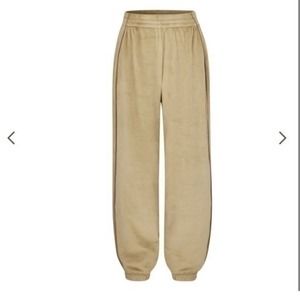 Extremely comfortable skims velour pants xs
